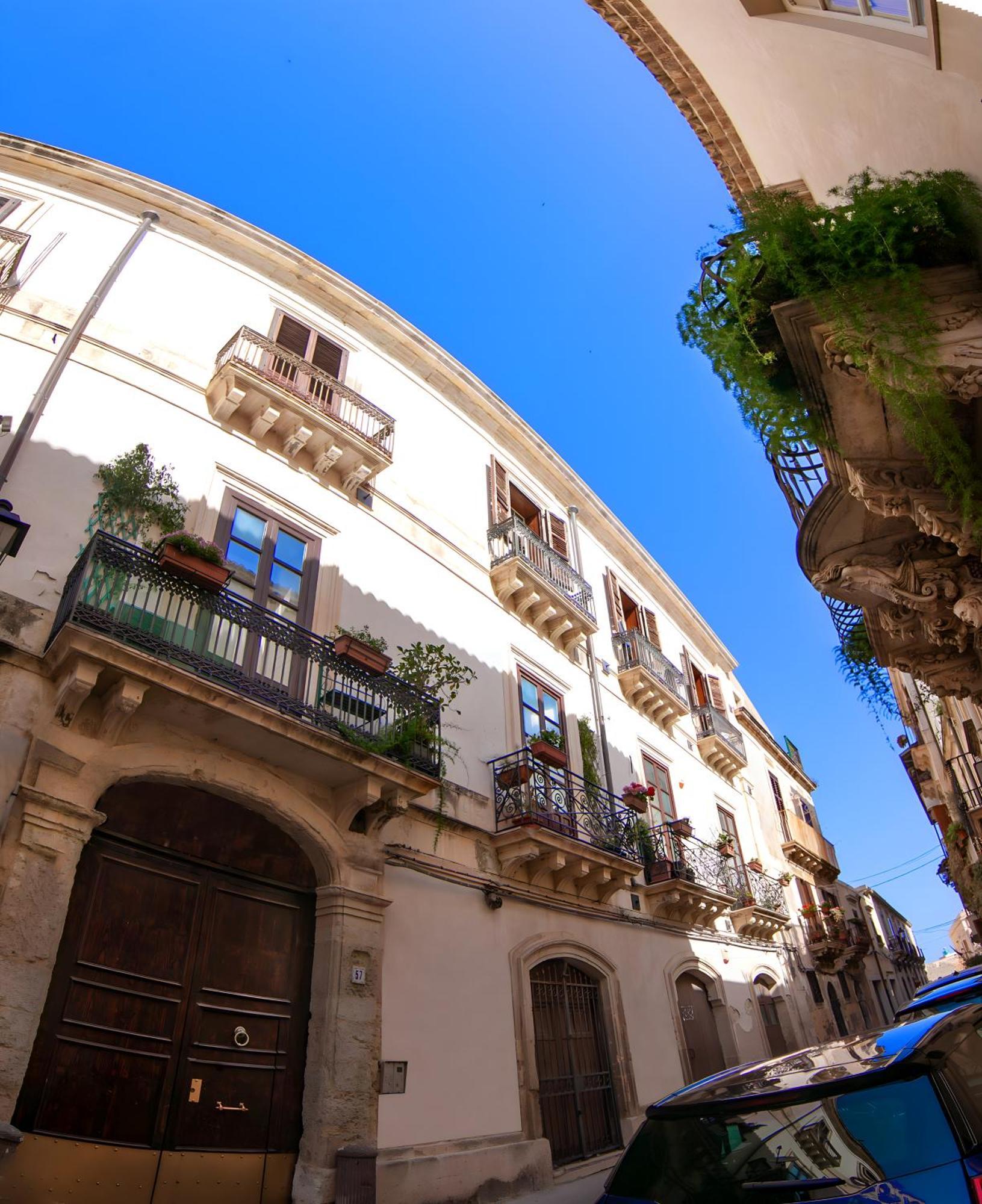 Apartment A Naca With Private Terrace Ortigia