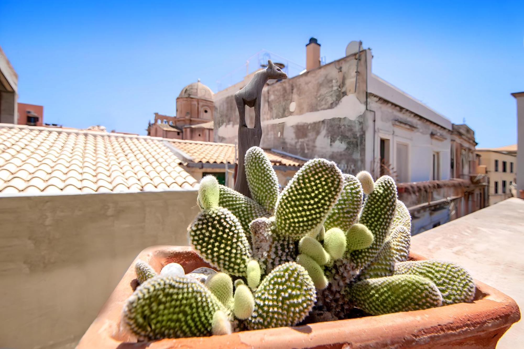 A Naca With Private Terrace Ortigia Apartment *